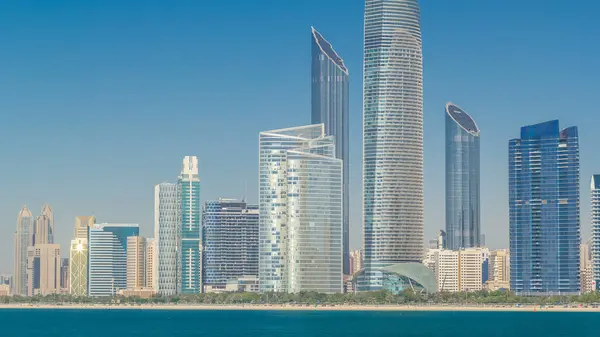 Utsikt Över Corniche Abu Dhabi Sträcker Sig Längs Affärscentret Full — Stockfoto