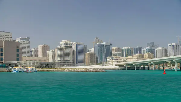 Bâtiments Modernes Abu Dhabi Horizon Timelapse Avec Centre Commercial Plage — Photo