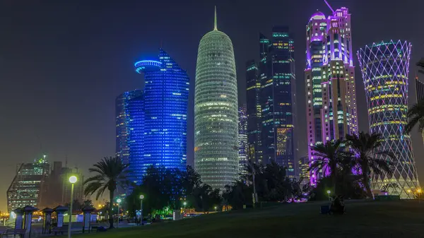 High Rise District Doha Night Timelapse Seen Park Illuminated Skyscrapers — Stock Photo, Image