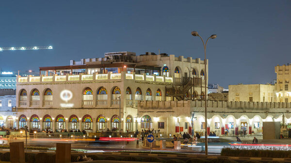 Ночь Сук Вакифа. Это популярный рынок в Дохе, Катар. Сук известен продажей традиционной одежды, специй, ремесел и сувениров. вид из парка