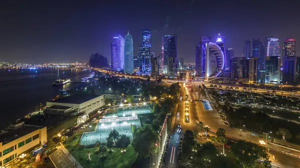 Niebo Obszaru West Bay Góry Doha Timelapse Katar Oświetlone Nowoczesne — Zdjęcie stockowe