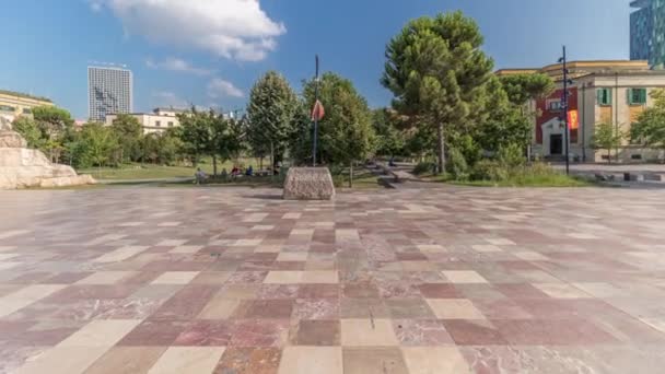 Panorama Que Muestra Monumento Skanderbeg Mezquita Ethem Bey Con Teatro — Vídeo de stock
