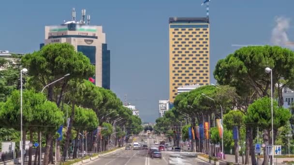 Tráfego Deshmoret Kombit Boulevard Tirana Timelapse Rua Principal Capital Albanesa — Vídeo de Stock