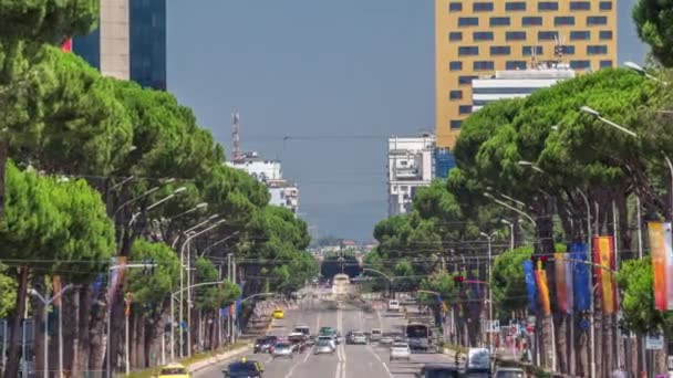 Tráfego Deshmoret Kombit Boulevard Tirana Timelapse Rua Principal Capital Albanesa — Vídeo de Stock