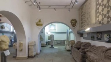 Albano Laziale, İtalya 'daki Museo Di Villa Ferrajoli' den Timelapse Hyperlapse. Çeşitli sergiler ve Zengin Anlatımlarla dolu Tarihi Müzeleri Keşfedin