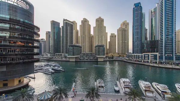 Dubai Marina Waterkant Met Torens Jachten Buurt Van Restaurants Van — Stockfoto