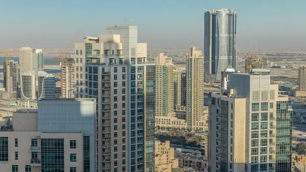 Dubai Centrum Och Affärsvik Kvällen Lyxiga Moderna Byggnader Ljust Gult — Stockfoto