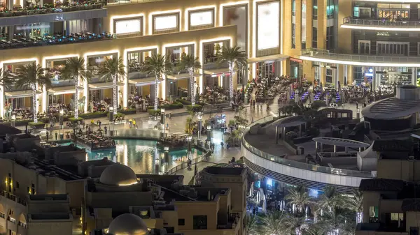 迪拜市中心夜 Timelapse 照亮的购物中心和水池包围棕榈 未来的城市景观阿拉伯联合酋长国 摩天大楼的空中俯视图 — 图库照片