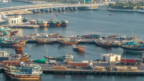 Dubai Creek Táj Timelapse Hajók Hajó Kikötő Nyugodt Víz Modern — Stock Fotó