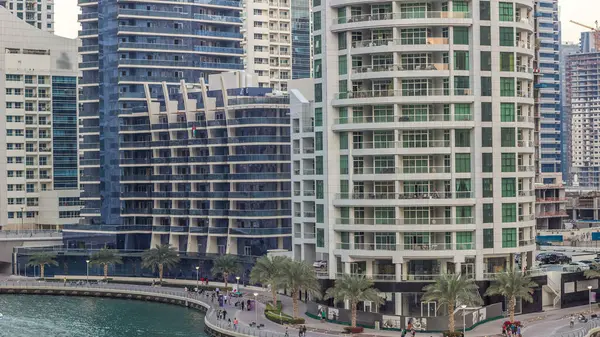 Luxury Dubai Marina Canale Con Barche Passaggio Lungomare Con Palme — Foto Stock