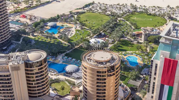 Légi Felvétel Modern Felhőkarcolók Strand Zöld Gyep Jumeirah Beach Residence — Stock Fotó