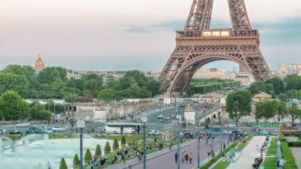 Vista Pôr Sol Torre Eiffel Timelapse Com Fonte Jardins Trocadero — Vídeo de Stock