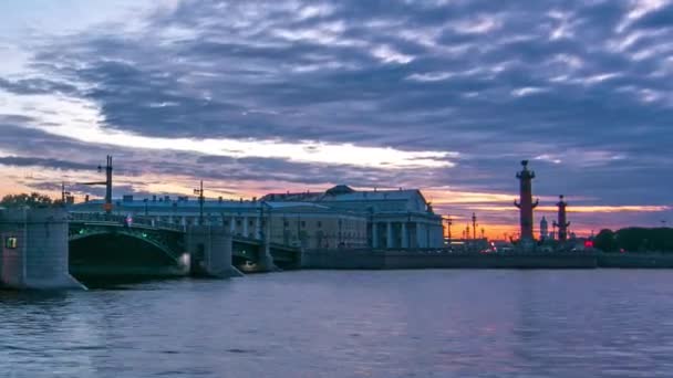 Palace Bridge Μέρα Νύχτα Μετάβαση Timelapse Συλλαμβάνει Την Κυκλοφορία Αντανακλάσεις — Αρχείο Βίντεο