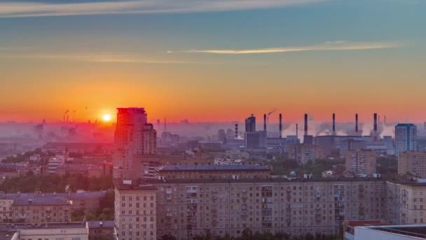 Lakóépületek Leninskiy Sugárúton Sztálin Felhőkarcolók Füstölgő Csövek Panoráma Városra Napkeltekor — Stock videók