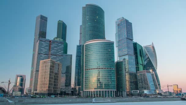 在冬季 莫斯科市从白天向夜晚的过渡 国际商务中心和商业区在俄罗斯莫斯科市中心的日落时分应运而生 — 图库视频影像