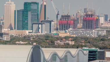 Dubai şehir merkezi ve finans merkezi timelapse, Birleşik Arap Emirlikleri mimarisi ile Hava sabah cityscape. Şantiye ile en yüksek kuleler ve gökdelenler