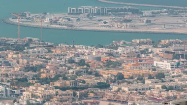 Dubai adam havadan görünümü Daria Island, Dubai, Birleşik Arap Emirlikleri yaptı. Yukarıdan akşam görünümü