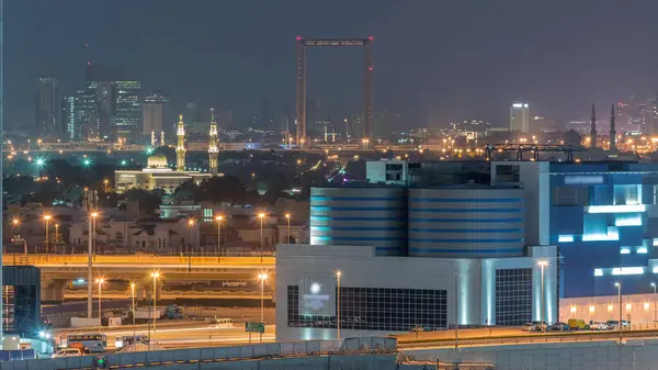 ザベル地区の夜から朝への移行 高層ビルやモスクの空中ビュービジネスベイ ドバイ アラブ首長国連邦タイムラプス — ストック写真