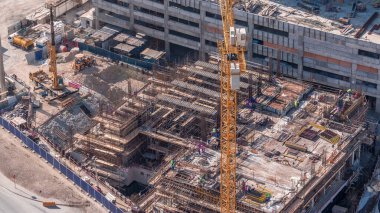 Özel makine mühendisleri ve dev vinçler ile inşa görüntüsü Business Bay, Dubai, United Arab Emirates Timelapse