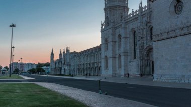 Mosteiro dos Jeronimos gündüz geçiş zamanı (Hieronymites Manastırı), Portekiz 'in Lizbon Belem bölgesinde yer almaktadır. Manueline stilinin tipik bir örneği. Unesco Dünya Mirası Sitesi