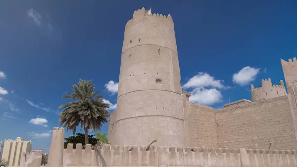Fortaleza Histórica Museo Ajman Timelapse Hiperlapso Con Cielo Azul Emiratos —  Fotos de Stock