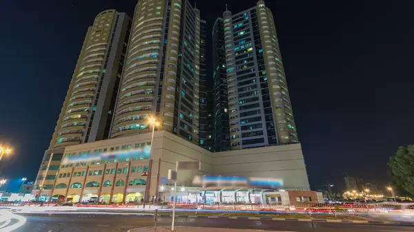 Modern Tornyok Ajman Éjszakai Időugrásánál Ajman Városképe Lakó Irodai Felhőkarcolókkal — Stock Fotó