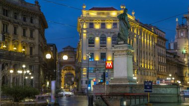 Cordusio Meydanı ve Dante Caddesi çevresindeki saraylar, evler ve binalar İtalyan moda ve lüks başkenti. Yazar ve şair Giuseppe Parini anıtı. Tramvaylar geçiyor.