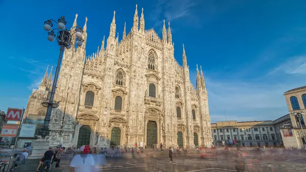 Duomo Kathedraal Bij Zonsondergang Met Schaduw Vooraanzicht Met Mensen Die — Stockfoto