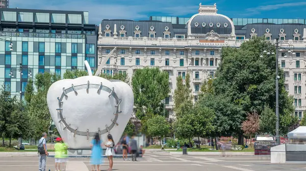 Den Monumentala Skulptur Återintegreras Apple Framför Milanos Centralstation Piazza Duca — Stockfoto