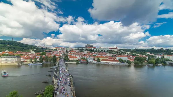 Karlsbron Och Pragborgen Timelapse Visa Från Bridge Tower Tjeckien Molnig — Stockfoto
