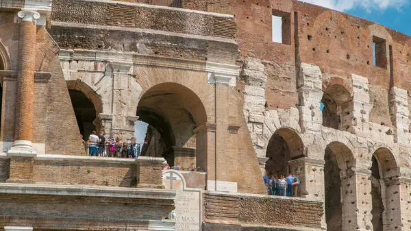 Многие Туристы Посещают Колизей Колизей Известный Флавийский Амфитеатр Риме Италия — стоковое фото