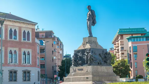 Giuseppe Verdi Heykeli Önünde Casa Verdi Timelapse Milan Talya Yolda Telifsiz Stok Imajlar