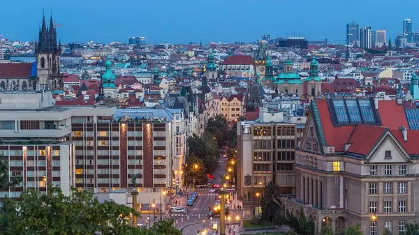 Praga Transição Dia Noite Fantásticos Telhados Cidade Velha Durante Crepúsculo Imagens De Bancos De Imagens