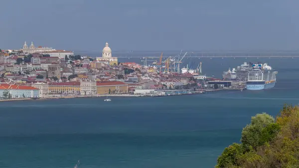 Luftaufnahme Von Lissabon Über Den Tejo Aus Der Sicht Von Stockbild