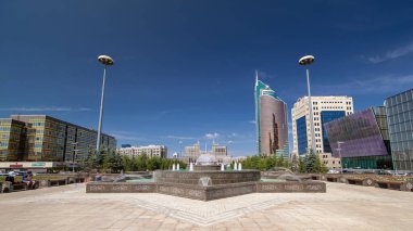 Nurzhol Bulvarı, Nur-Sultan 'daki Water-Green Bulvarı' ndaki Çeşme, Astana 'nın yeni iş ve idari merkezinde yer alan bir yaya alanı olan Kazakistan' ın ulusal bulvarıdır. Mavi bulutlu gökyüzü