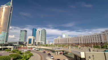 Nur-Sultan 'ın başkenti Kazakistan' daki köprüden gelen trafik ve müzik kaynağıyla yeni iş bölgesi zamanlaması hızlandı.