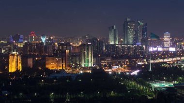 Bayterek ve Baymelapse aydınlatmasıyla şehir merkezinin ve merkez ticaret bölgesinin gece görüş alanının yükseltilmesi, Kazakistan, Nur-Sultan şehri, Orta Asya
