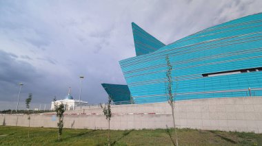 Kazakistan Merkez Konser Salonu zaman atlaması merkezi, mimari tasarımında eşsiz, sermaye yapısının en büyük konseri. Nur-Sultan şehri, Kazakistan