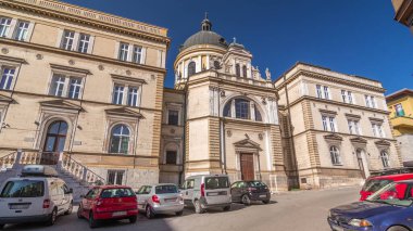 Aziz Kiril ve Methodius Kilisesinin dış cephesi, Josipa Stadlera caddesi, Saraybosna, Bosna-Hersek 'te yer alan aşırı hız sınırını aştı