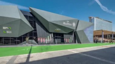 Abu Dabi, BAE - 25 Şubat 2023: Uluslararası Savunma Sergisi ve Konferans IDEX zaman atlaması. Stratejik olarak dünyadaki en önemli üç hizmet sergisi. Tawazun Konseyine Giriş