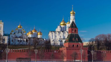 Moskova Kremlin Katedrali Rıhtımı Kış Peyzajı Hiperlapası. Rusya 'nın Karlı Mevsimdeki İkonik Simgesinin Huzurlu Güzelliğini Yakalıyorum