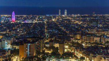 Barcelona timelapse, Akdeniz, Agbar Kulesi ve sığınaklar Carmel gelen İkiz Kuleler görünümünü. Catalonia, İspanya