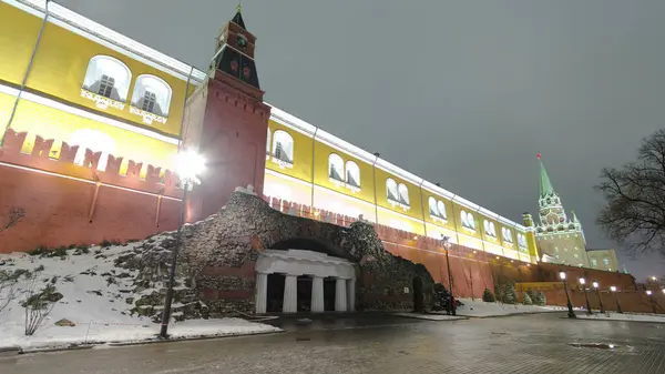 stock image Grotto Ruins in Alexander Garden winter night timelapse hyperlapse. Designed as part of the city's fire renovations, perched on a slight mound near the Middle Arsenal Tower, embody the timeless charm