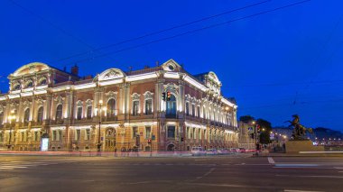 Aydınlatılmış Beloselsky-Belozersky Sarayı: Anichkov Köprüsü 'nden Gece Hiperlapse Timelapse, Nevskiy Bulvarı, St. Petersburg, Rusya