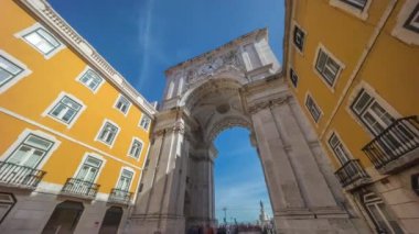 Rua Augusta Arco da Rua Augusta, Comercio Praca do 'da son sürat ilerliyor. Lizbon, Portekiz, Avrupa 'da saat, süs ve tarihi turistik tarihi eser..