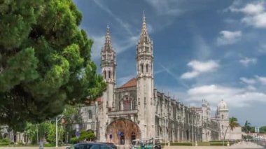 Deniz Müzesi cephesi ve giriş zamanı hızlandırması Manastır Saint Jerome Mosteiro dos Jeronnimos, Belem bölgesi, Lizbon, Portekiz 'de. Batı Manastırı Rüzgârı 1962 'de Denizcilik Müzesi oldu.