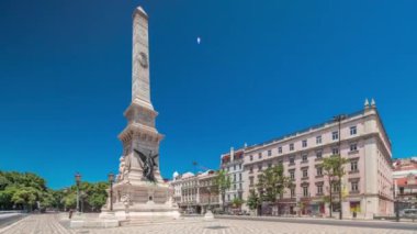 Lizbon 'daki Square Praca dos Restauradores restorantı zaman aşımına uğradı. Portekiz 'in bağımsızlığının geri kazanılmasına adanmıştır. Çevredeki restoratörlerin ve tarihi evlerin anıtı