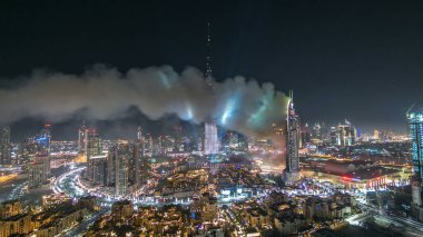 Dubai Burj Halife Yeni Yıl kutlamaları zamanı ve yangın kazası Dubai, BAE 'deki Address Otel' den meydana geldi. Yukarıdan görüntüle