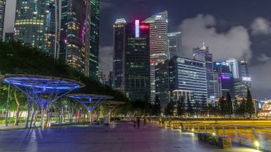 Marina Körfezi 'ndeki Business Financial Downtown City ve Skyscrapers Tower Building. Yürüme alanı, Singapur, City City Landmark ve Business Finans Bölgesi Merkezi' nden zaman aşımına uğradı.