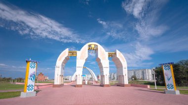 Park Girişinin Zaman Hızlandırması. Adını Batı Kazakistan 'ın Aktobe şehrindeki ilk başkanından almıştır. Huzurlu Şehir Güzelliğine giden görkemli bir yol